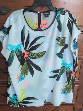 Liz Claiborne White Tropical Floral Pullover Blouse with Black and Teal Accents